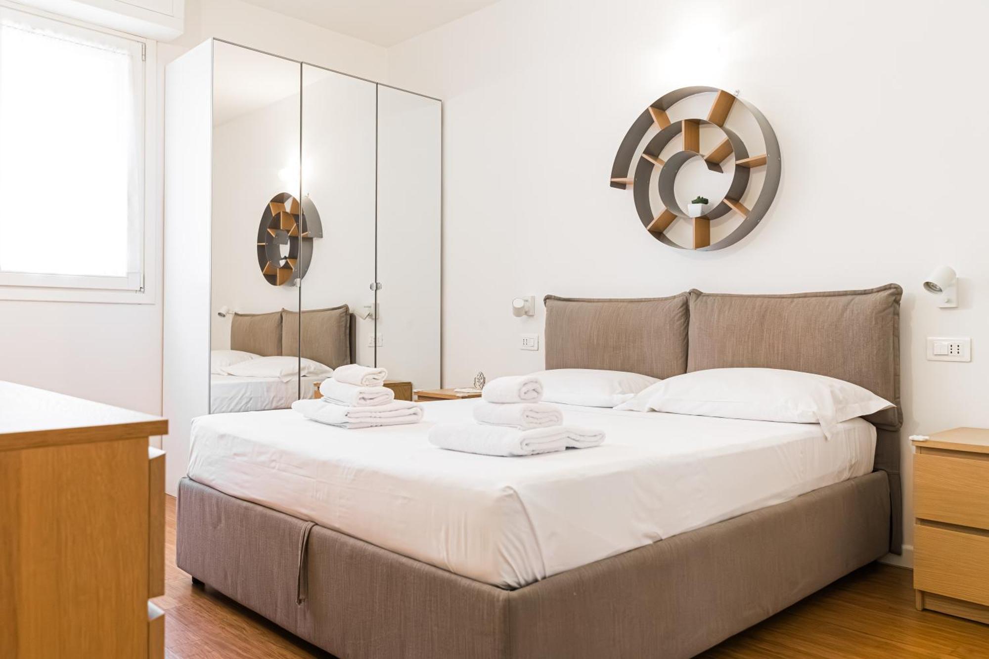 Nettuno Apartment - Private Garden In Bologna Center Bagian luar foto