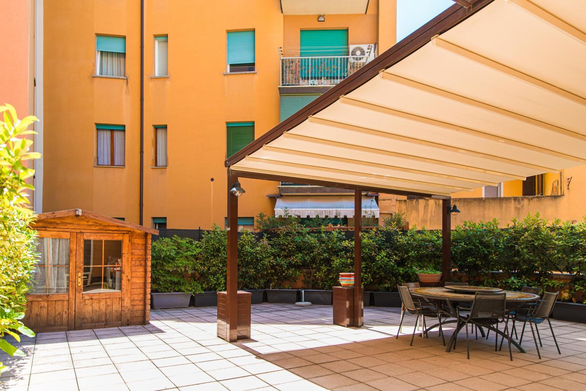 Nettuno Apartment - Private Garden In Bologna Center Bagian luar foto