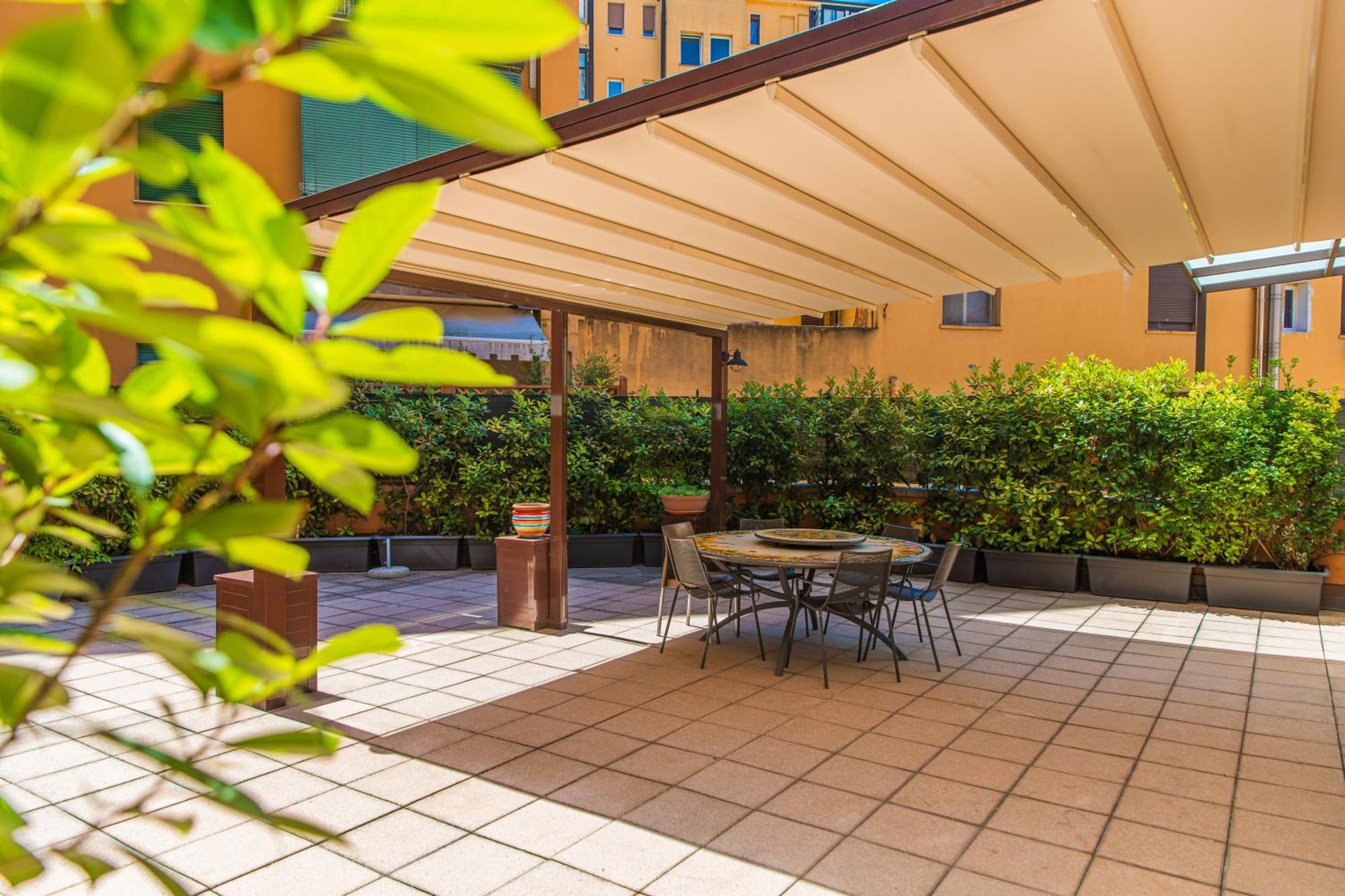 Nettuno Apartment - Private Garden In Bologna Center Bagian luar foto